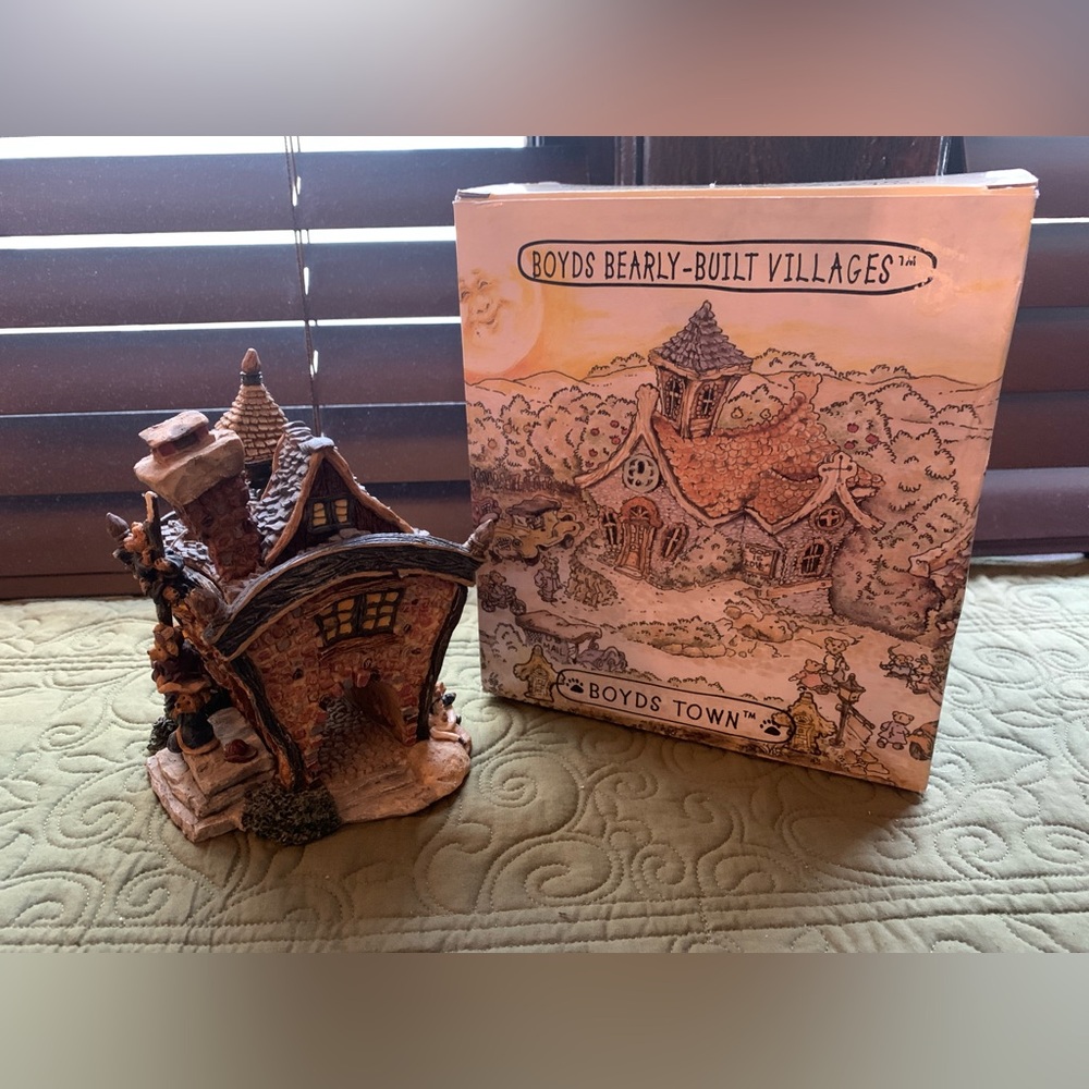 Boyds Bearly-Built Village Figurine